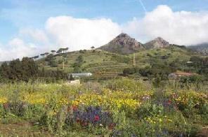 Xtrallusion photo library of independent, self-guided walking and sightseeing holidays in Italy. Pictures, images, photos and photographs taken along the way of this 1-day walking itinerary, to give you a visual impression of the day's walk.